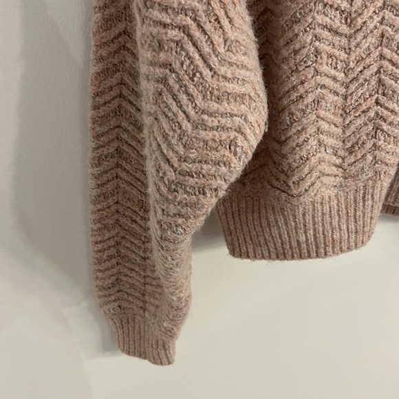 Pink Gentle fawn sweater - Picture 3 of 5